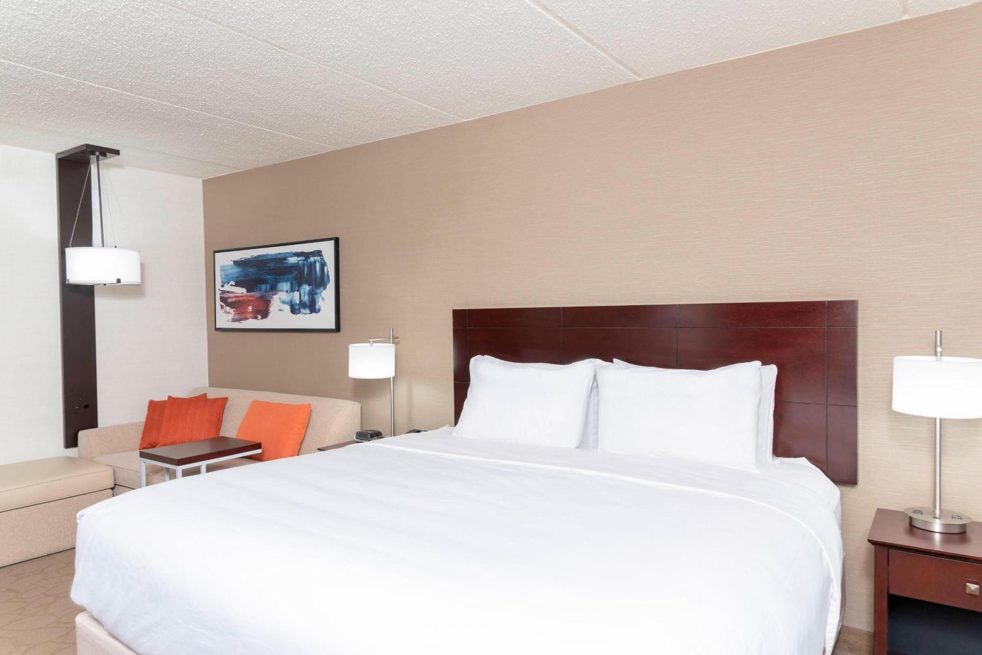 Delta Hotels By Marriott Kalamazoo Conference Center Екстериор снимка