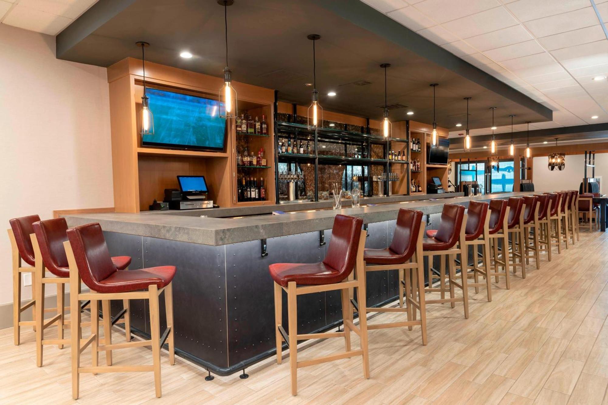 Delta Hotels By Marriott Kalamazoo Conference Center Екстериор снимка