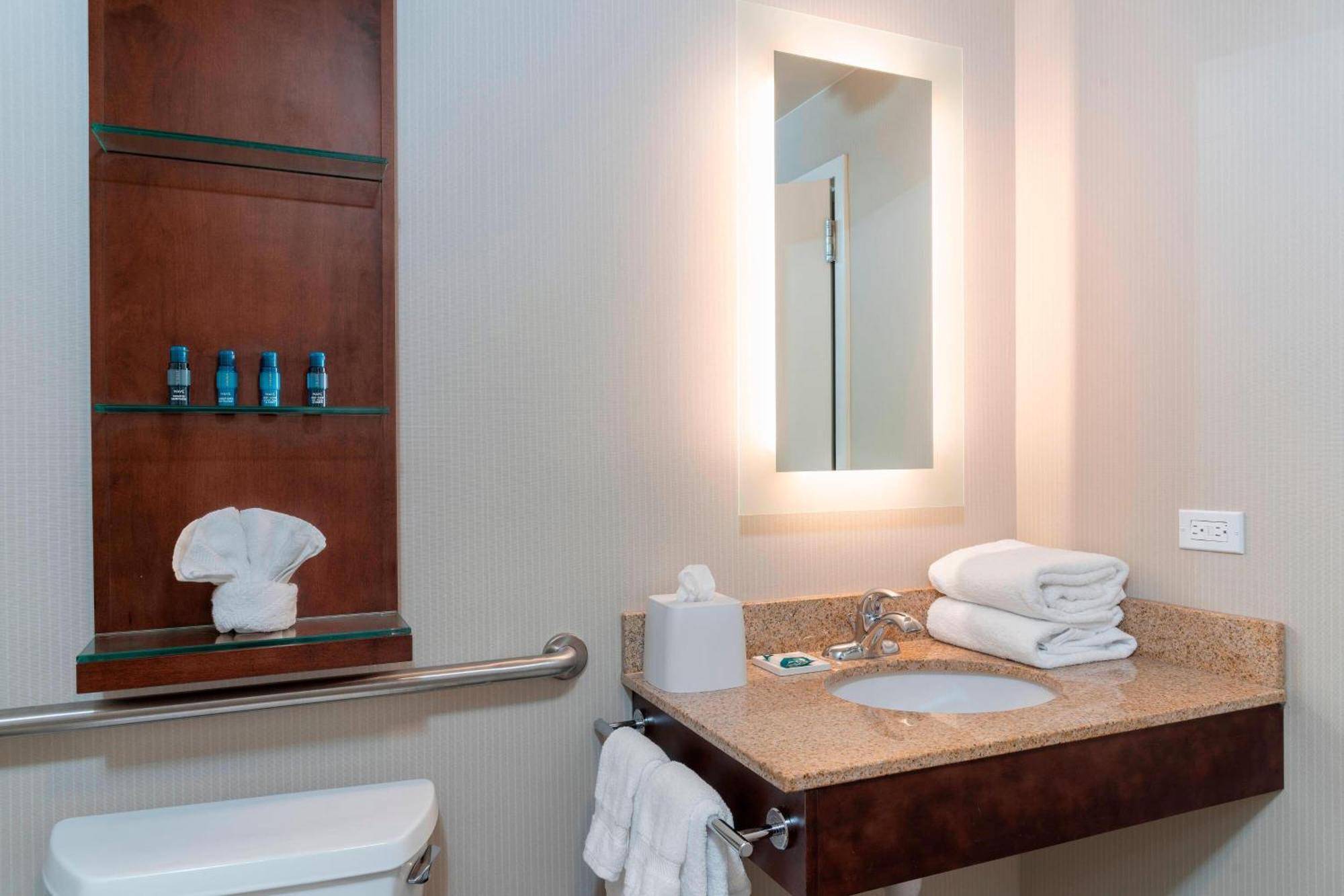 Delta Hotels By Marriott Kalamazoo Conference Center Екстериор снимка