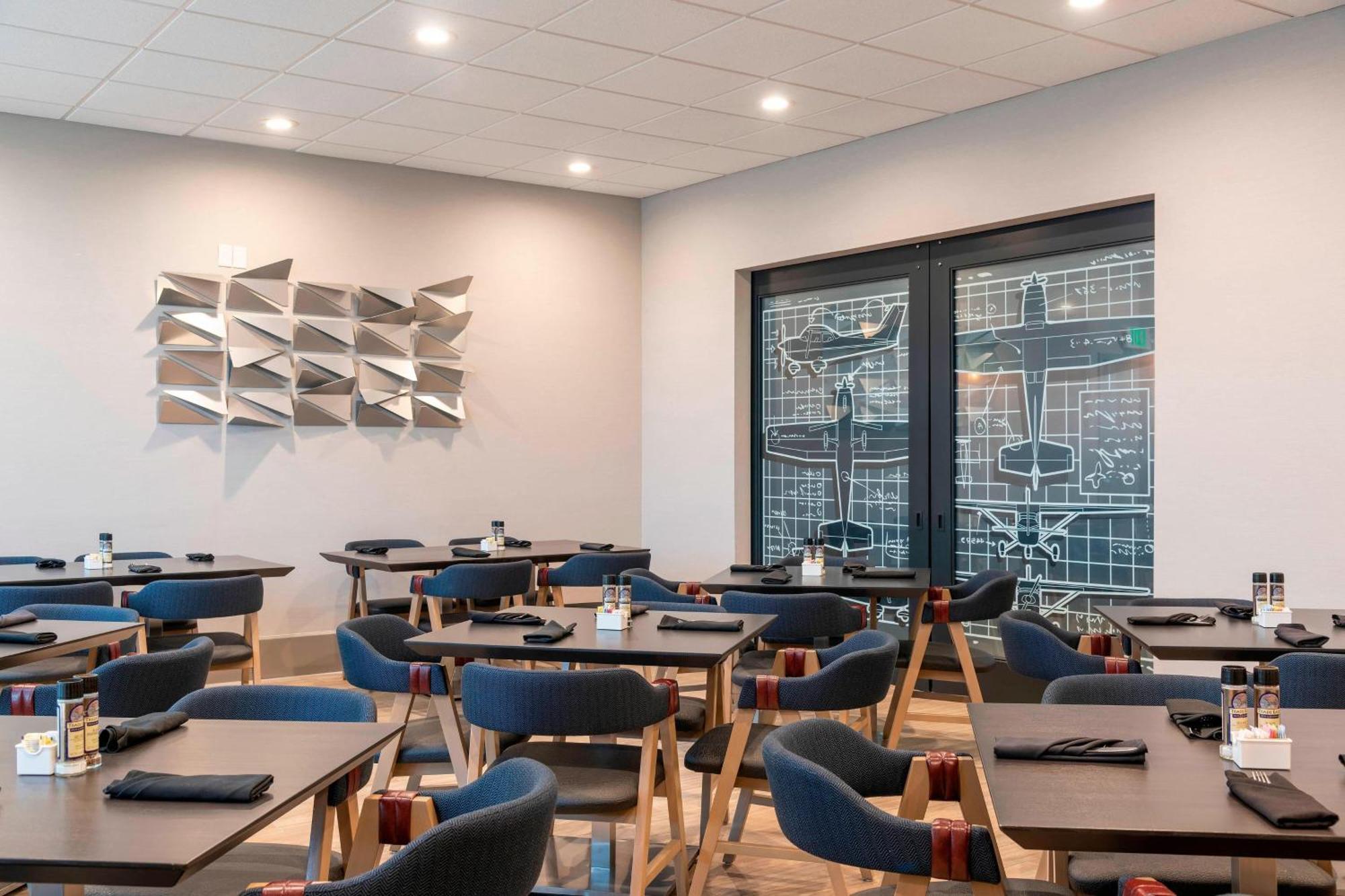 Delta Hotels By Marriott Kalamazoo Conference Center Екстериор снимка