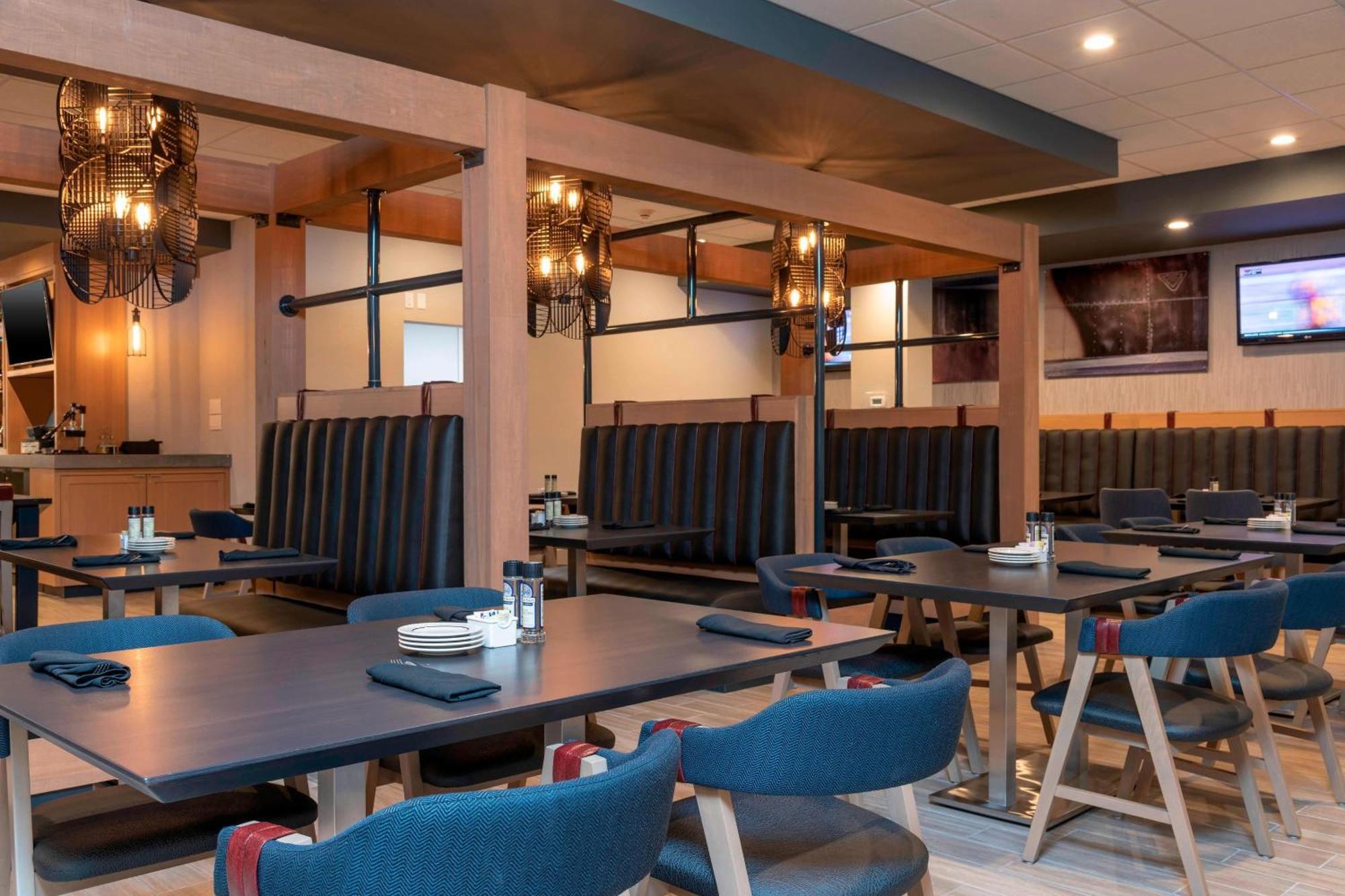 Delta Hotels By Marriott Kalamazoo Conference Center Екстериор снимка